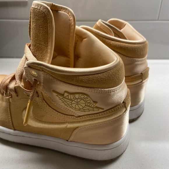 Jordan 1 Season of Her: Ice Peach (Women’s) - Picture 2 of 6